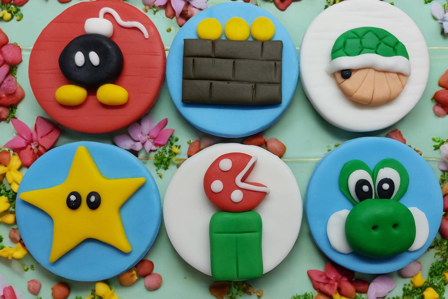 Super Mario Luigi Fondant cupcake toppers (Vegan)