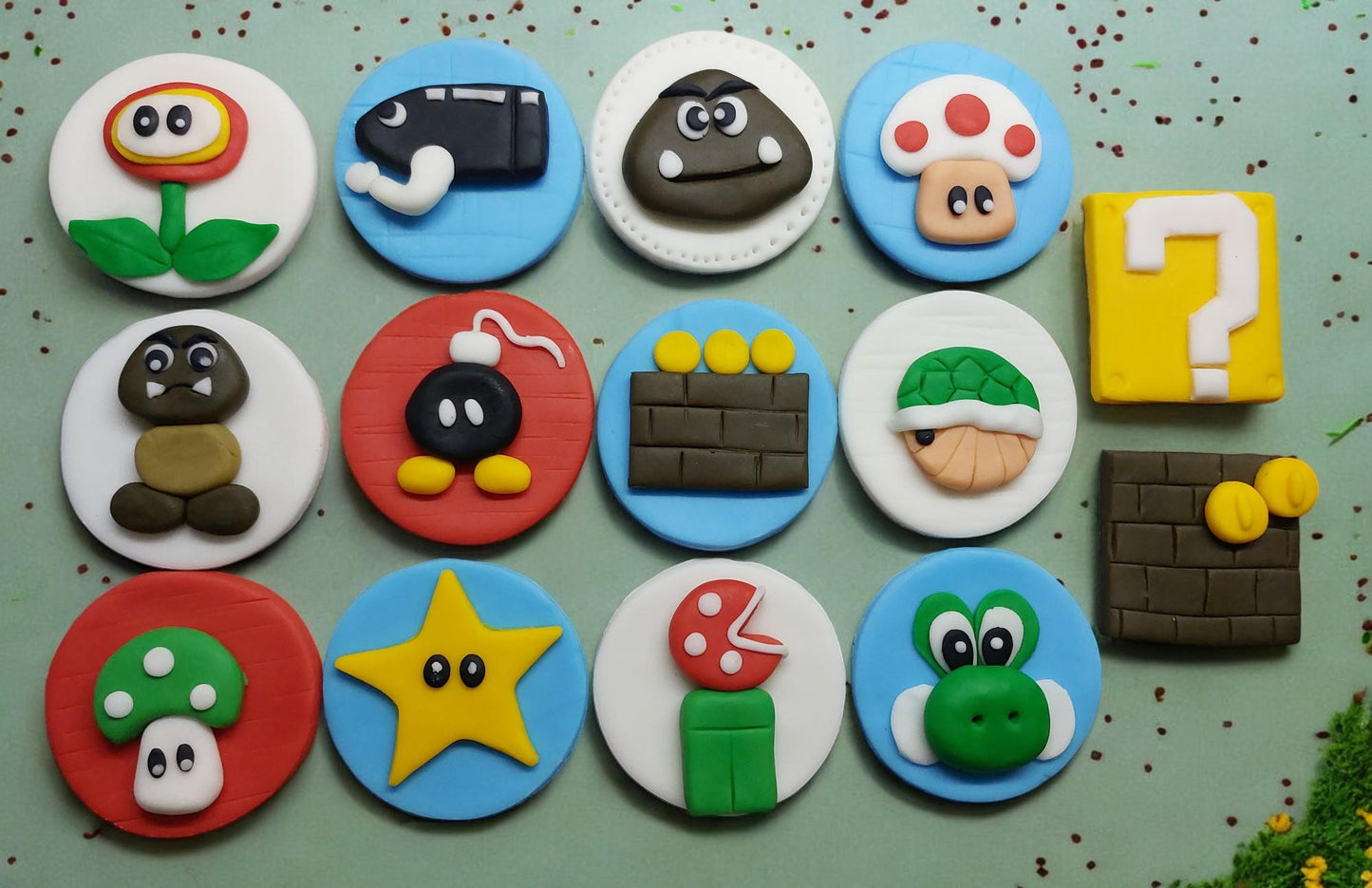 Super Mario Luigi Fondant cupcake toppers (Vegan)