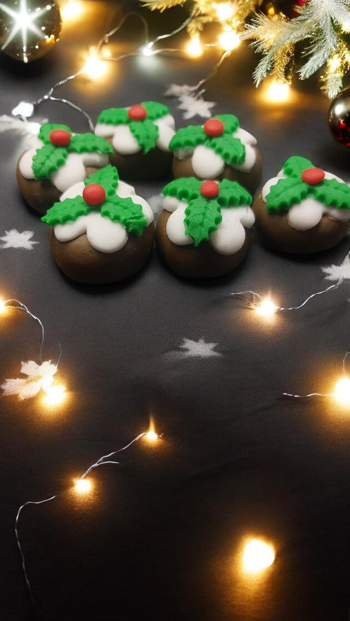 12 / 24 Edible fondant Christmas Puds Xmas cake cupcake topper Vegan