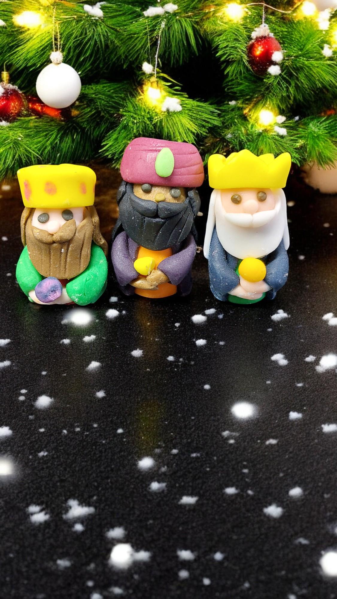 Handmade edible Fondant Christmas Nativity scene - Xmas Cake/Vegan