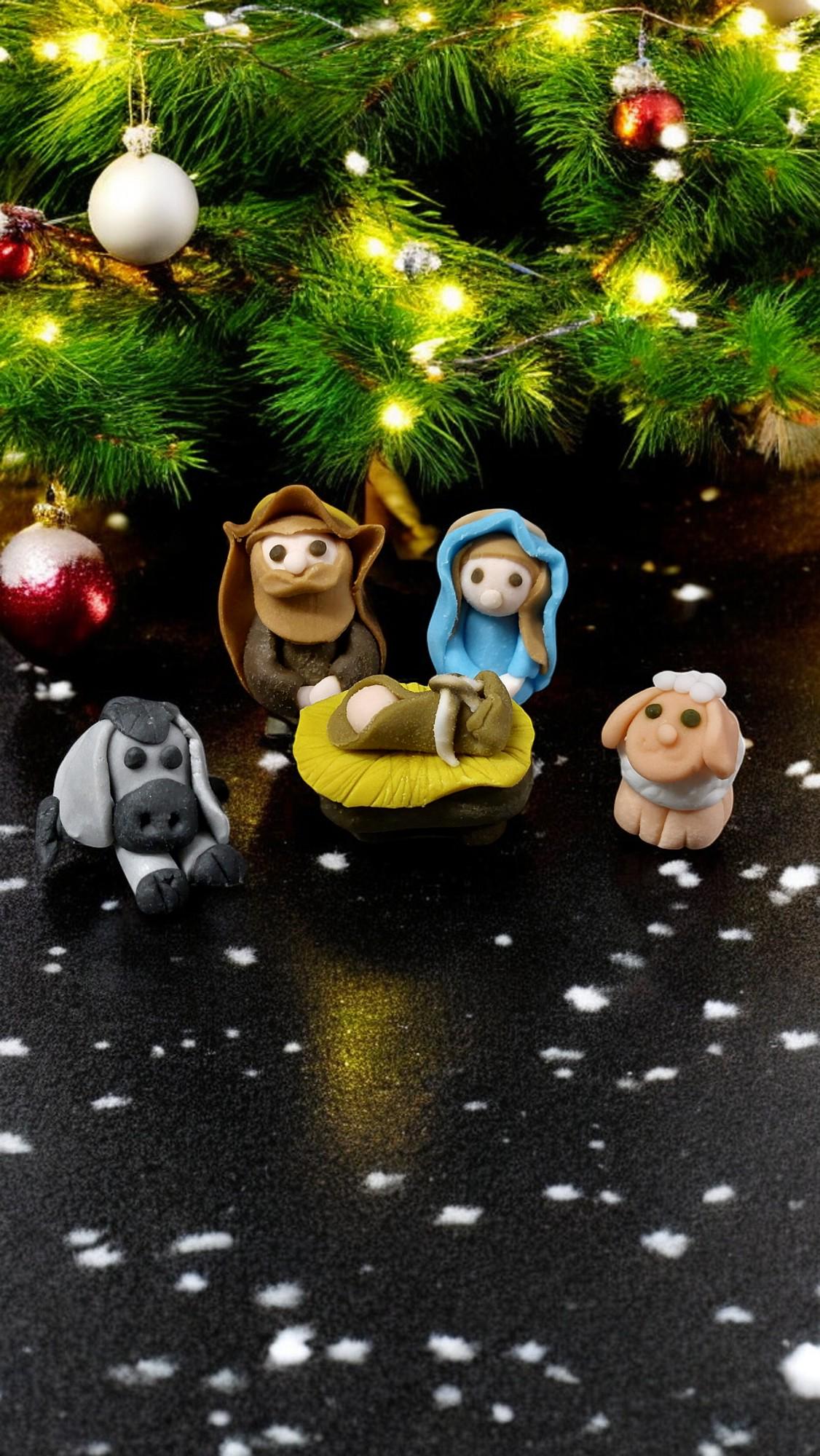 Handmade edible Fondant Christmas Nativity scene - Xmas Cake/Vegan