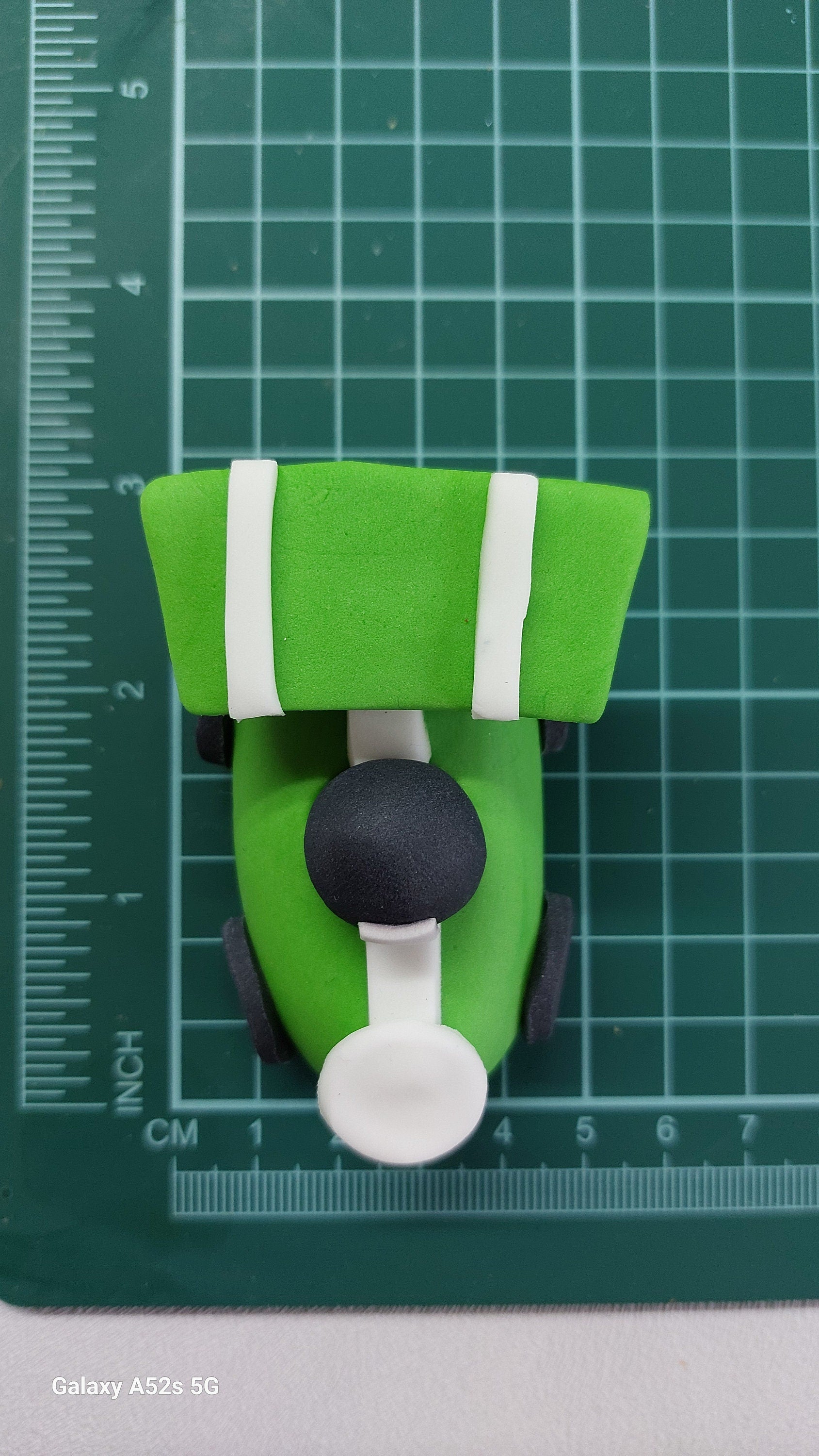 Racing cars sugar paste cake toppers. Edible personalised birthday fondant cake topper set. Handmade birthday decoration Vegan