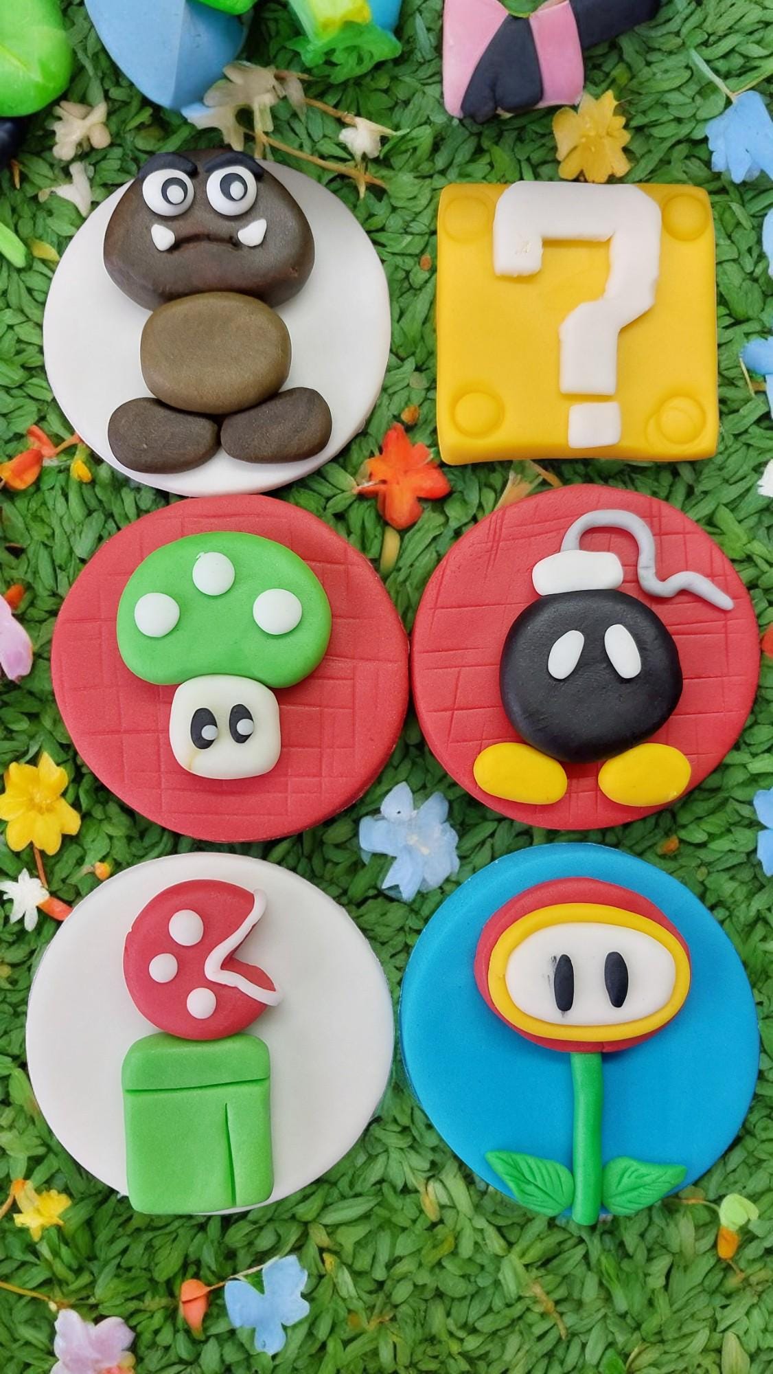 Super Mario Luigi Fondant cupcake toppers (Vegan)