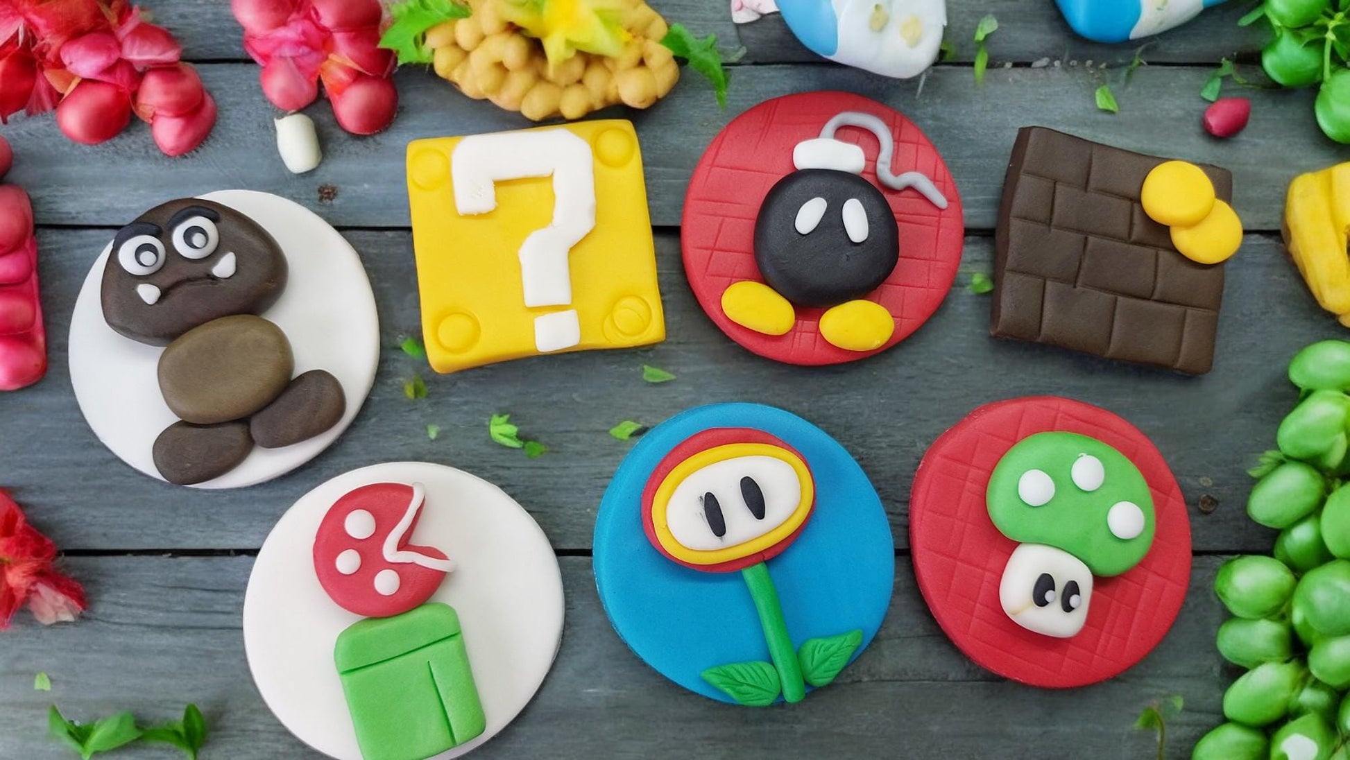 Super Mario Luigi Fondant cupcake toppers (Vegan)