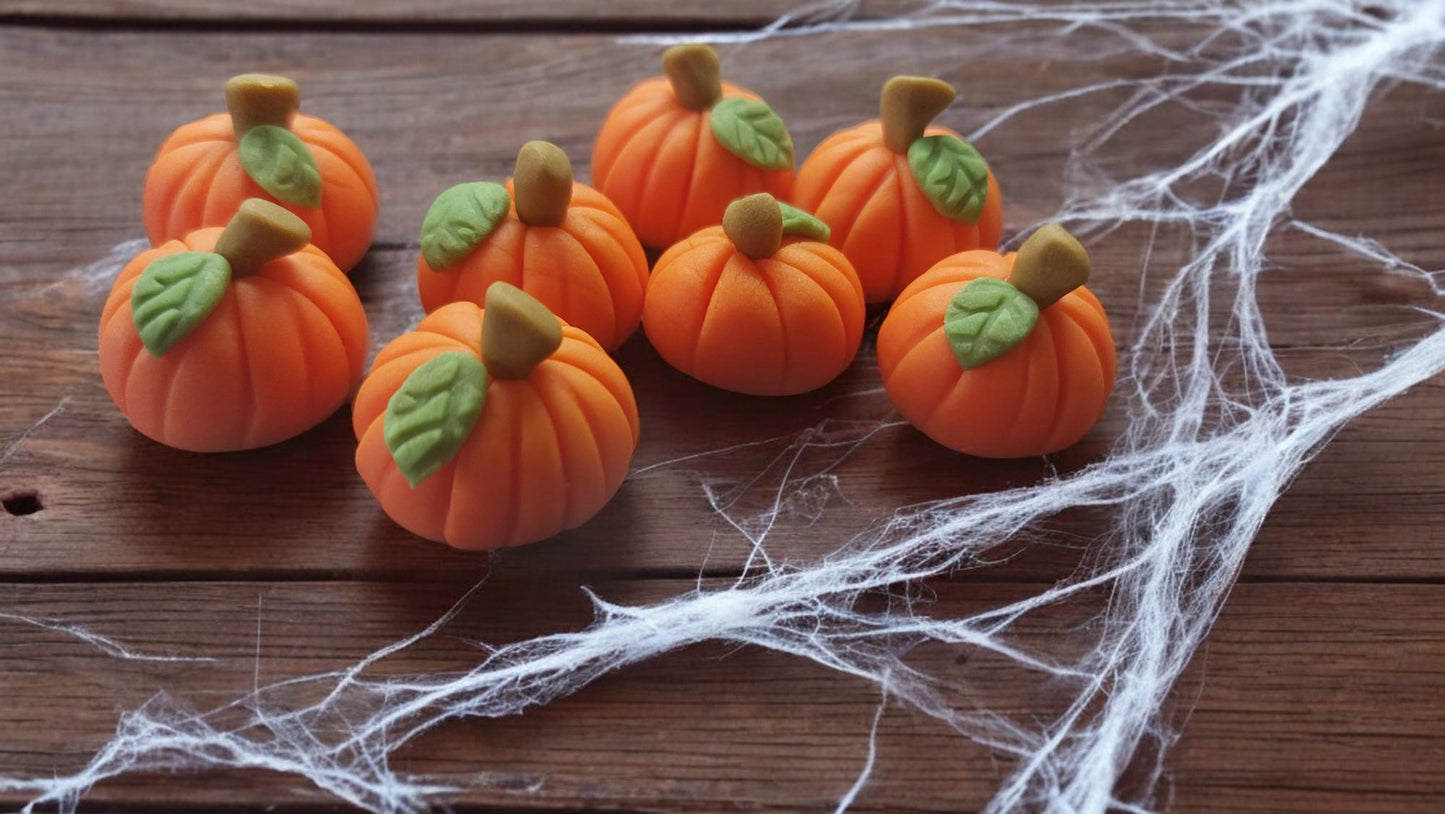 12 / 24 Edible fondant pumpkins Vegan
