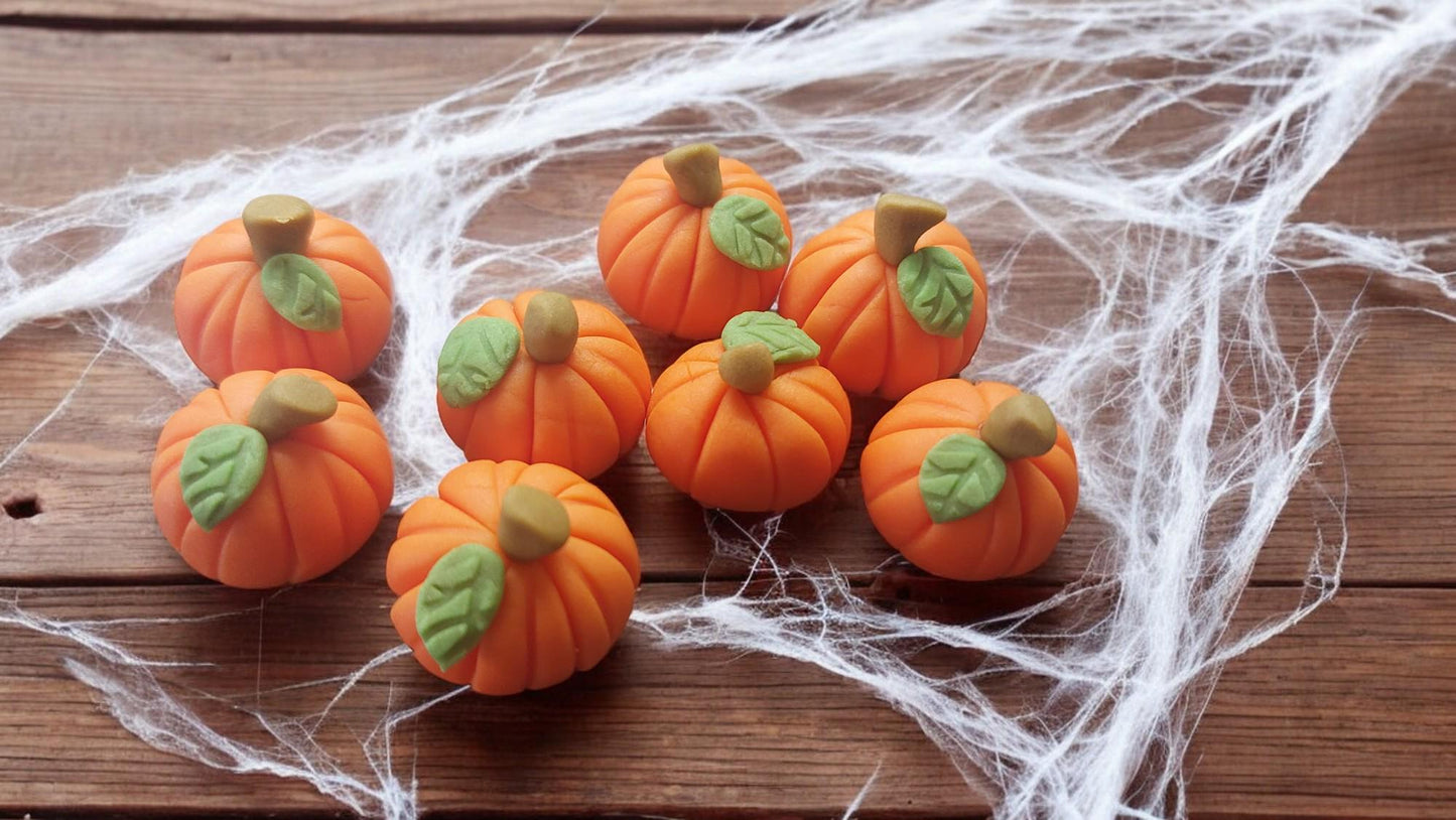 12 / 24 Edible fondant pumpkins Vegan