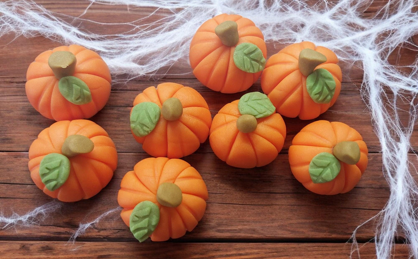 12 / 24 Edible fondant pumpkins Vegan